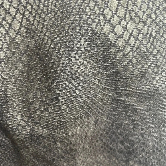 Womens size 2 Chicos Platinum Denim jeans snake skin print  Pants Size 00 gray - Picture 4 of 6